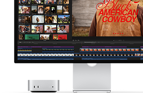 Mac mini abbinato a Studio Display, lo schermo mostra il cartello di un film intitolato Black American Cowboy a destra, e a sinistra una serie di immagini
